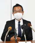 立憲民主党鹿児島県連代表を辞任する意向を示した川内博史氏＝６日午後、鹿児島市新町