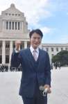 国会に初登院した三反園訓氏＝１０日、東京