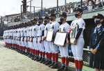 表彰式を終えベンチ前に整列する大島ナイン＝１２日、鹿児島市の平和リース球場