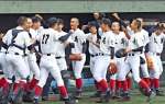 九州大会で４強入りを決め、喜ぶ大島の選手たち＝９日、平和リース