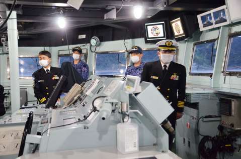 護衛艦はぐろの操舵室