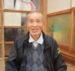 軍需工場での生活や友人との思い出をたどる原田榮さん
