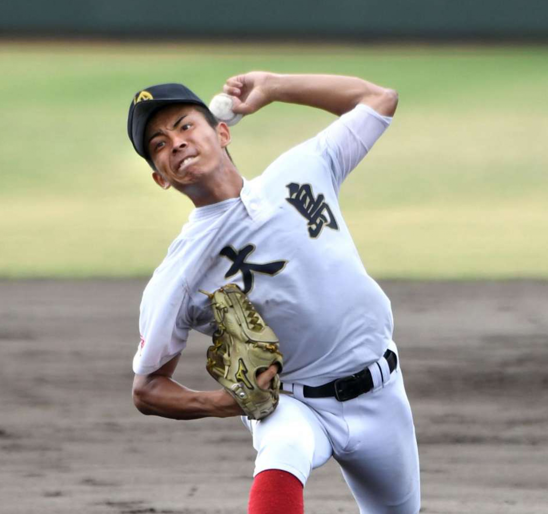 直球、変化球とも抜群の切れが光る大島のエース大野稼頭央＝２０２１年１０月、平和リース