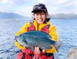 ウキフカセ釣りで釣り上げた寒グレ＝１月中旬、薩摩川内市甑島里