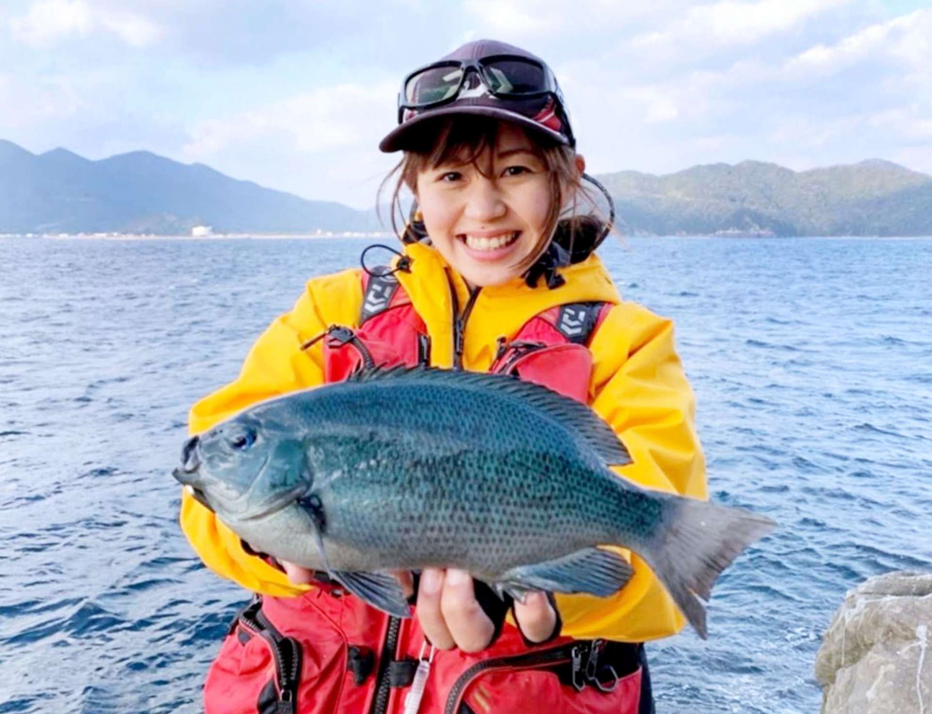ウキフカセ釣りで釣り上げた寒グレ＝１月中旬、薩摩川内市甑島里