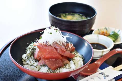 海鮮まぐろ家の漬け丼