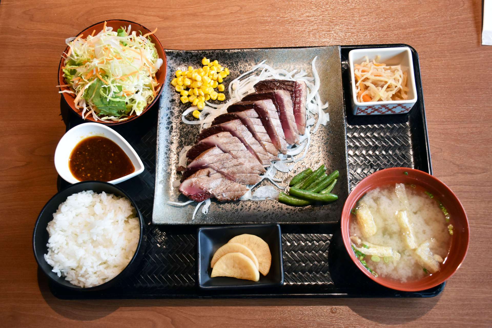 薩摩海食堂のクロマグロのレアステーキ