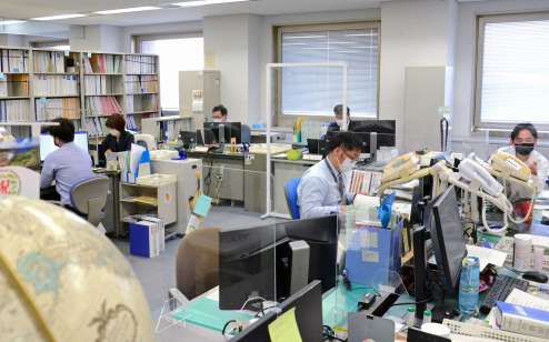 ウクライナ避難者支援窓口が置かれる鹿児島県国際交流課＝７日、県庁