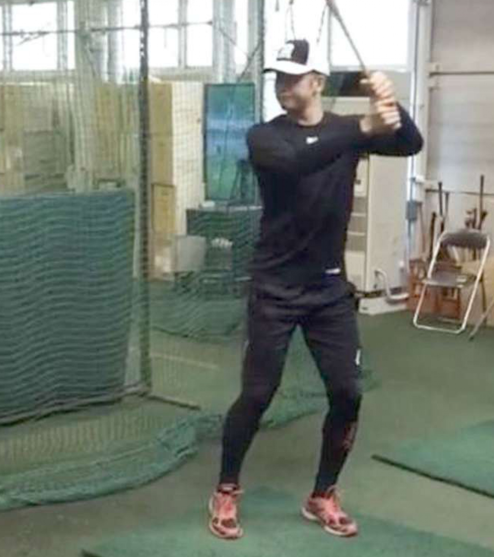 復帰後、バットを持ち練習する横田慎太郎さん