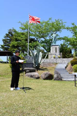 平和を誓う下鶴晴翔さん＝２２日、霧島市溝辺町麓