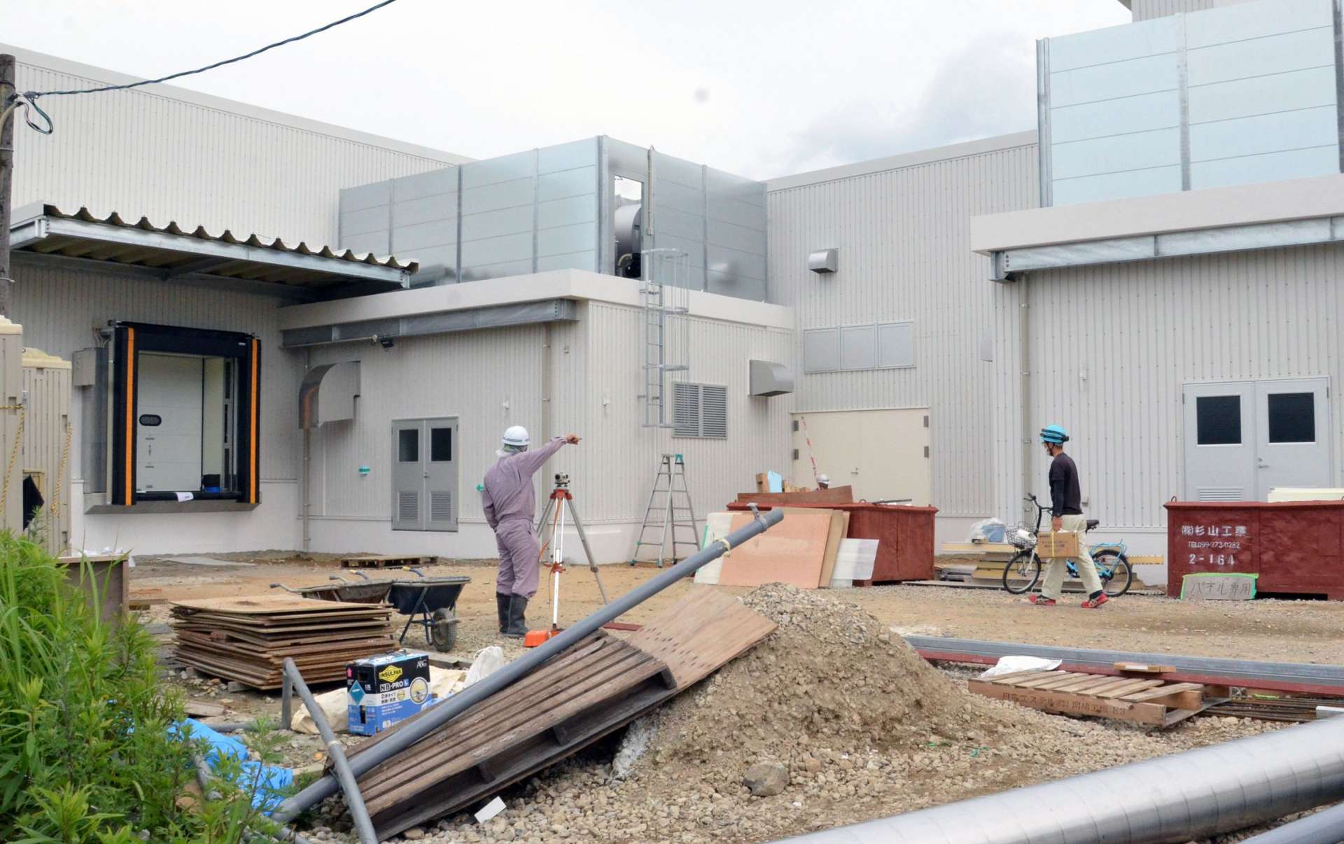 拡張工事が大詰めを迎えているスターゼンミートプロセッサー阿久根工場＝１日、阿久根市