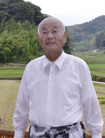 雑草アートを制作した窪田弘文さん