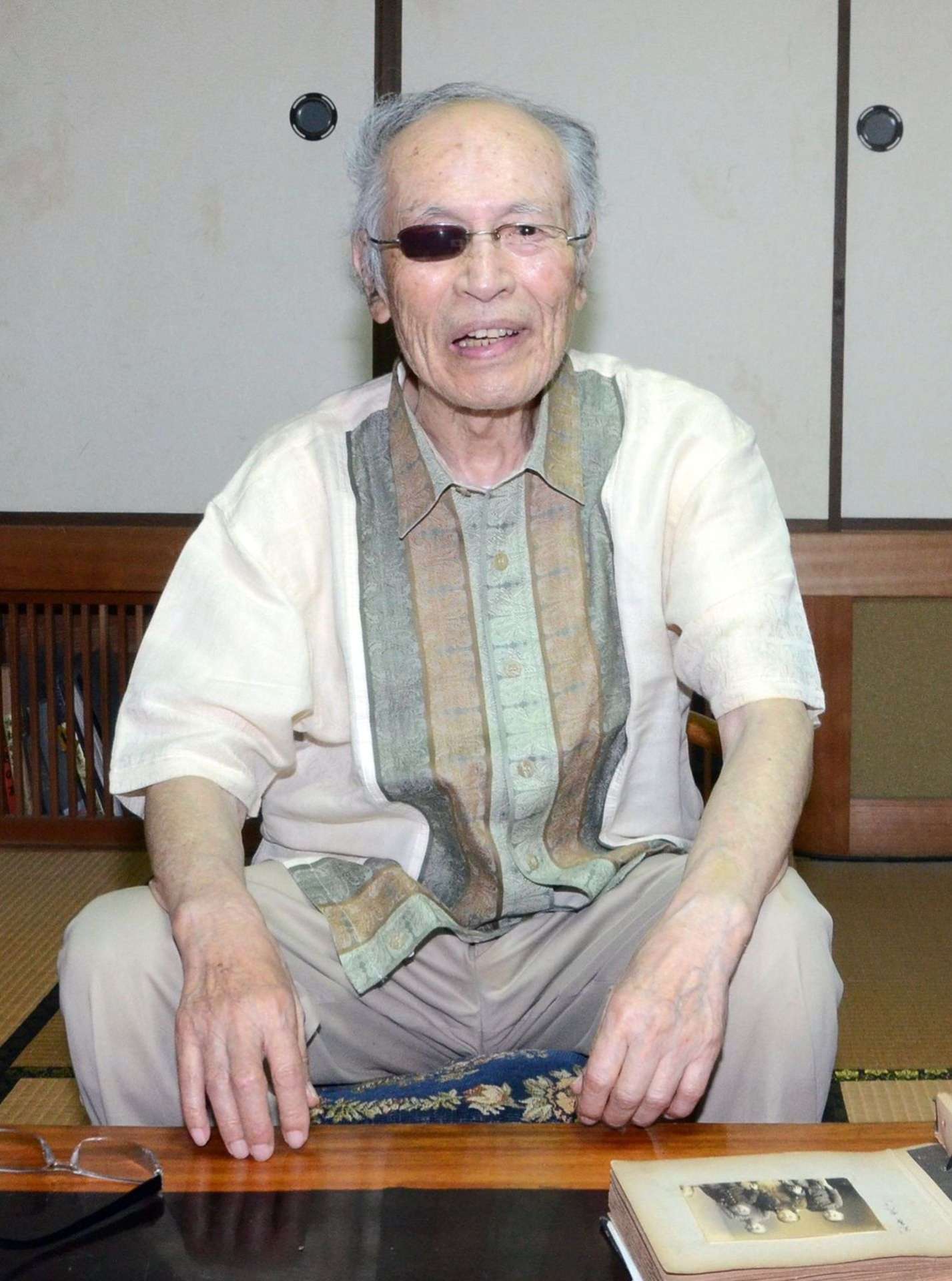 「これからも平和な世界を見続けたい」と語る入来院元彦さん＝４日、日置市吹上町中原
