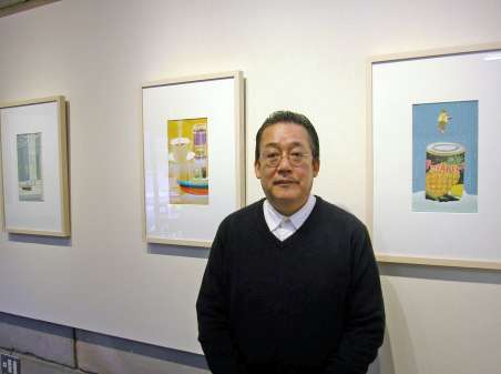 ２００８年、出身地の薩摩川内市で作品原画展を開いた唐仁原教久さん＝同市隈之城町