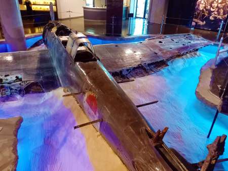 展示されている零式三座水上偵察機＝南さつま市加世田高橋