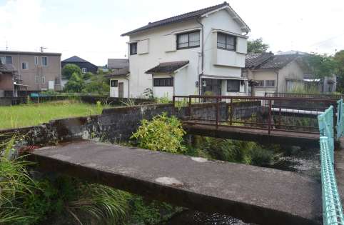 管理者不明の「勝手橋」＝１６日、鹿児島市下伊敷３丁目