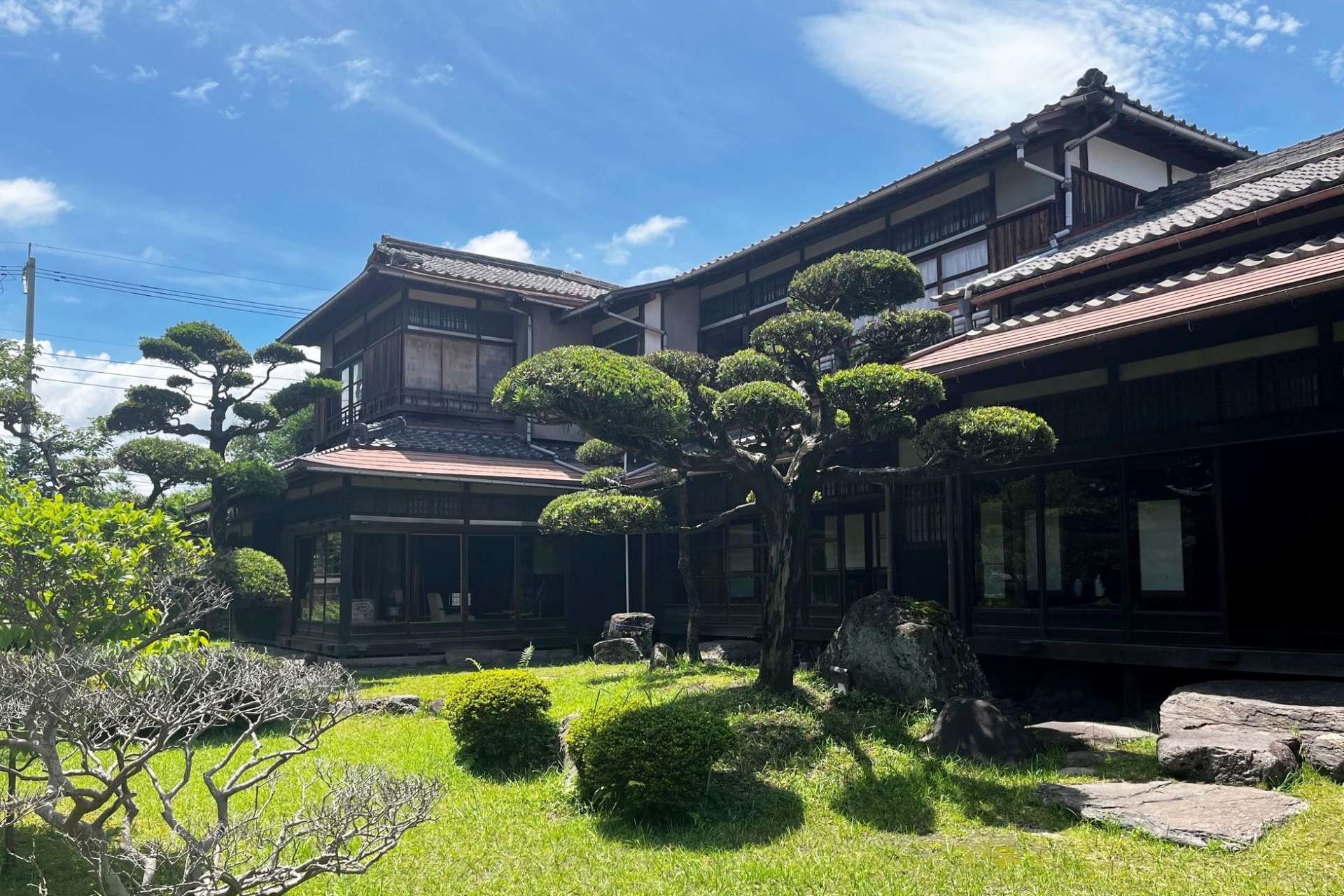 １１月にも解体される予定の鹿児島県民教育文化研究所＝６月、鹿児島市春日町