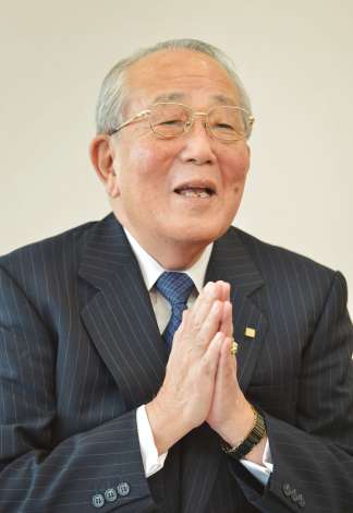 南日本新聞のインタビューで、「自分一人で生きているのではない」と周囲への感謝の大切さを語る稲盛和夫・京セラ名誉会長＝２０１５年７月、京都市伏見区