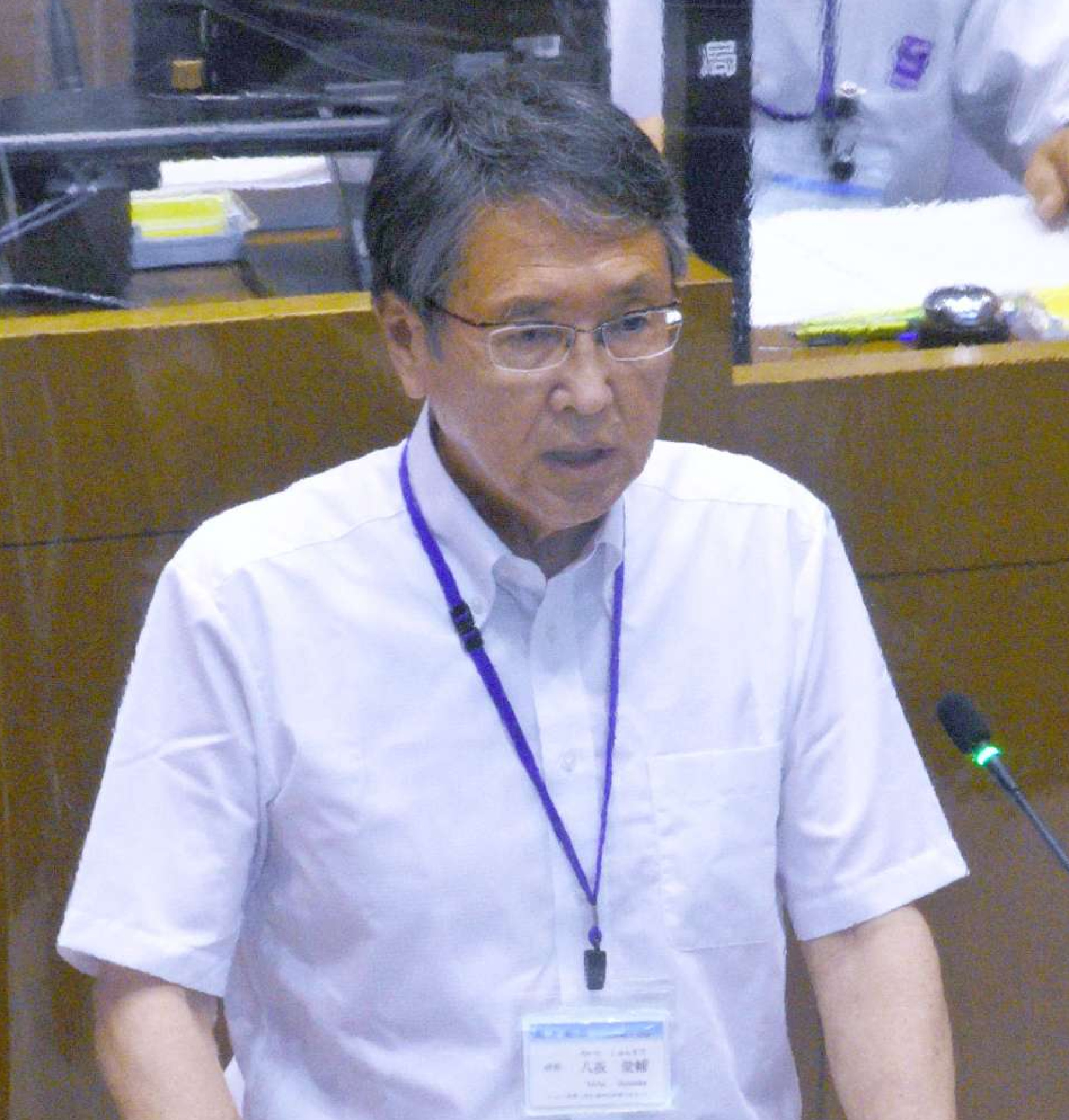 西之表市馬毛島への自衛隊基地整備計画について考えを述べる八板俊輔市長＝２日、同市役所