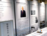 かごしま国際交流センター玄関に設けられた記帳所＝１５日、鹿児島市加治屋町の同センター