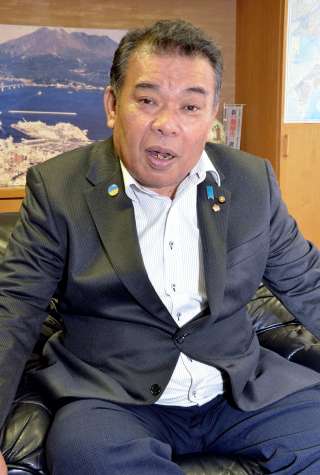 「市川は曲がったことが嫌いだった」と語る花牟礼薫さん＝鹿屋市