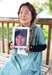 「妹が拉致されてからいっとき夕日を見るのが怖くなった」と話す平野フミ子さん＝熊本県八代市