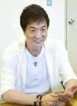 依存症の正しい知識を普及したいと話す高知東生さん