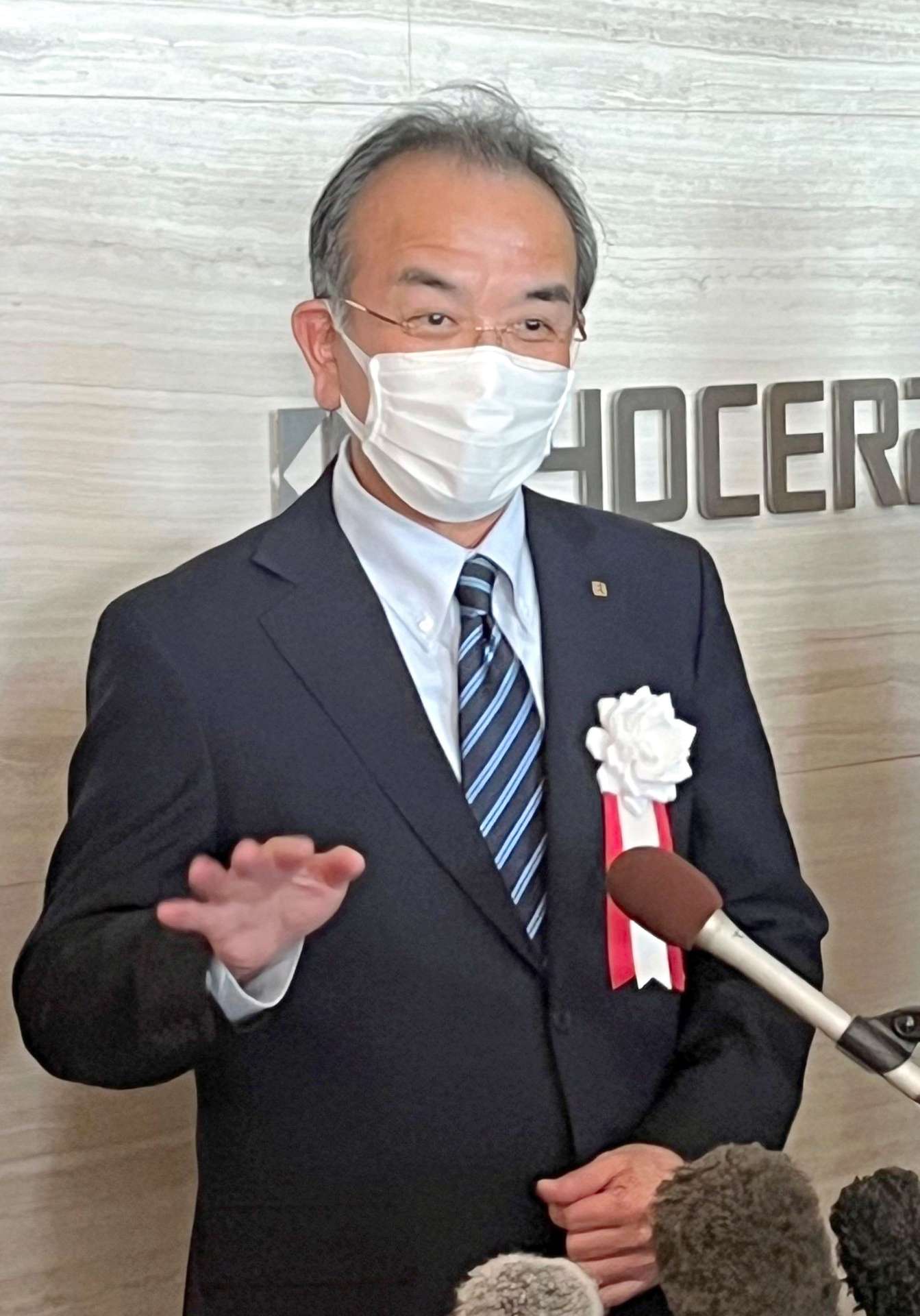 「研究開発を充実させ、半導体需要に応えたい」と話す谷本秀夫社長＝３日、霧島市の「きりしまＲ＆Ｄセンター」