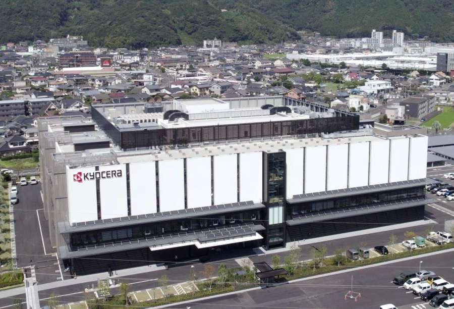 鹿児島国分工場の研究部門を集約した「きりしまＲ＆Ｄセンター」（京セラ提供）
