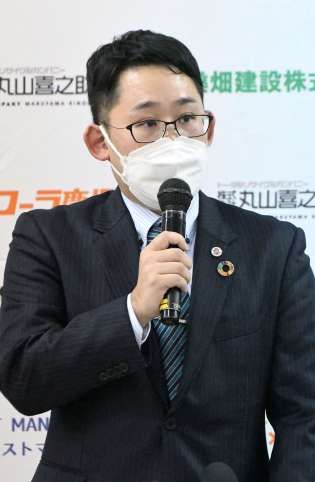 「熱意を持って挑戦する」と話す川畑俊輔・フラーゴラッド鹿児島ＧＭ＝日置市中央公民館