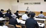 出水市鳥インフルエンザ対策本部会議であいさつする椎木伸一市長＝５日、同市役所