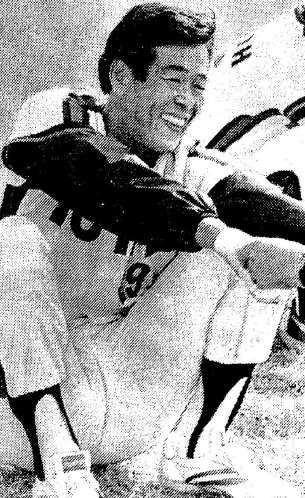 鴨池キャンプでにこやかにトレーニングするロッテ時代の村田兆治さん＝１９８６年２月、鹿児島市