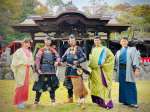 木曽義仲役の青木崇高さん（中央）らと。やっぱりお祭りは最高だーっ！　（右端が迫田孝也さん）