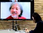 リモートでのインタビューで作品ついて語るうえやまとちさん（西日本新聞社提供）