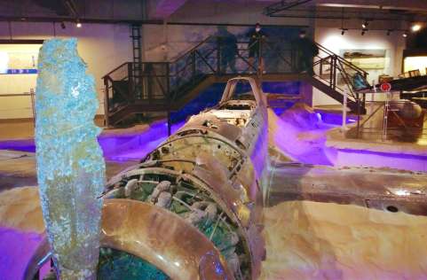 万世特攻平和祈念館に展示される水上偵察機＝南さつま市加世田高橋
