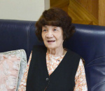 沖永良部島から本土への密航を振り返る花岡芳子さん＝鹿児島市西坂元町