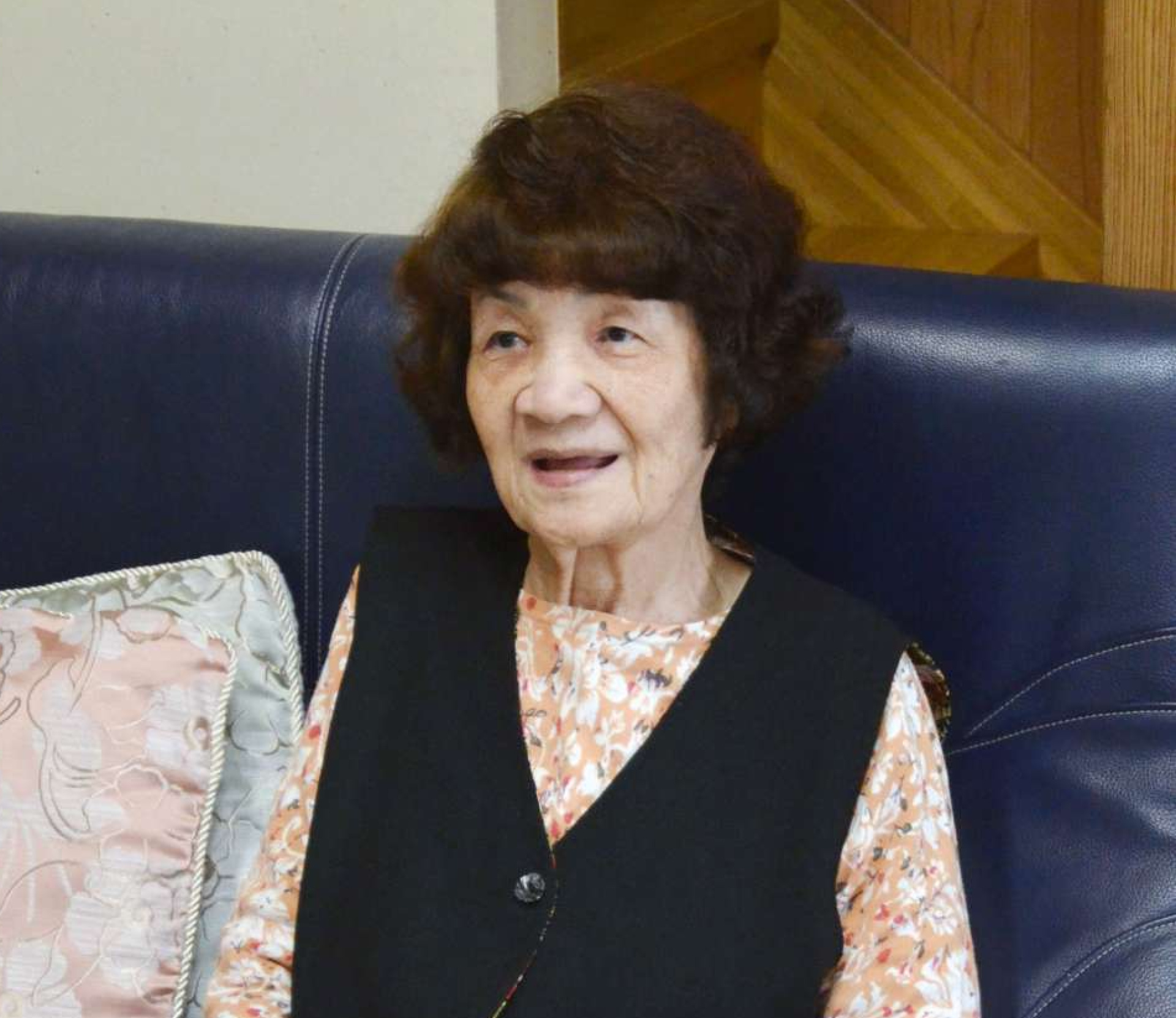 沖永良部島から本土への密航を振り返る花岡芳子さん＝鹿児島市西坂元町