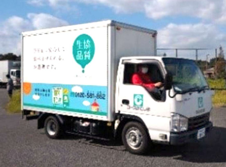 高純度バイオディーゼル燃料が混合した軽油で走るトラック（生協コープかごしま提供）