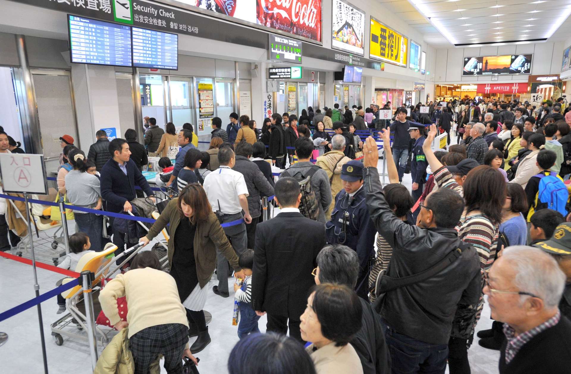 帰省客たちで混雑する鹿児島空港（記事と写真は関係ありません）