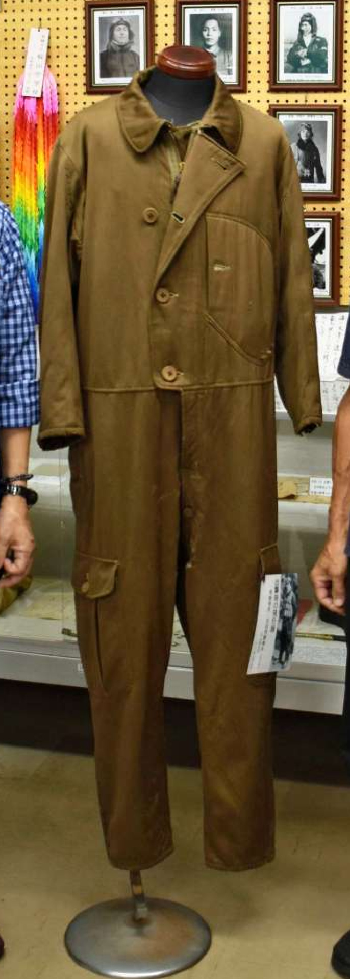 旧海軍芙蓉部隊の飛行服＝曽於市大隅町月野の市埋蔵文化財センター