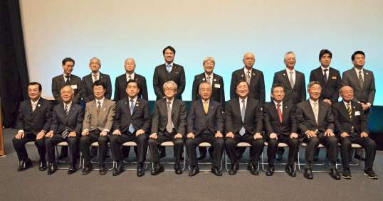 発足した「世界自然遺産５地域会議」のメンバー