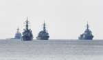 鹿児島湾に停泊する自衛艦＝２７日午前１１時５５分、鹿児島市吉野町