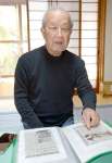 当時の思い出を語る鶴川智治さん＝日置市伊集院町猪鹿倉
