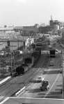 鹿児島市住吉町付近の鹿児島港沿い倉庫街と臨港線＝１９６８（昭和４３）年１２月２２日