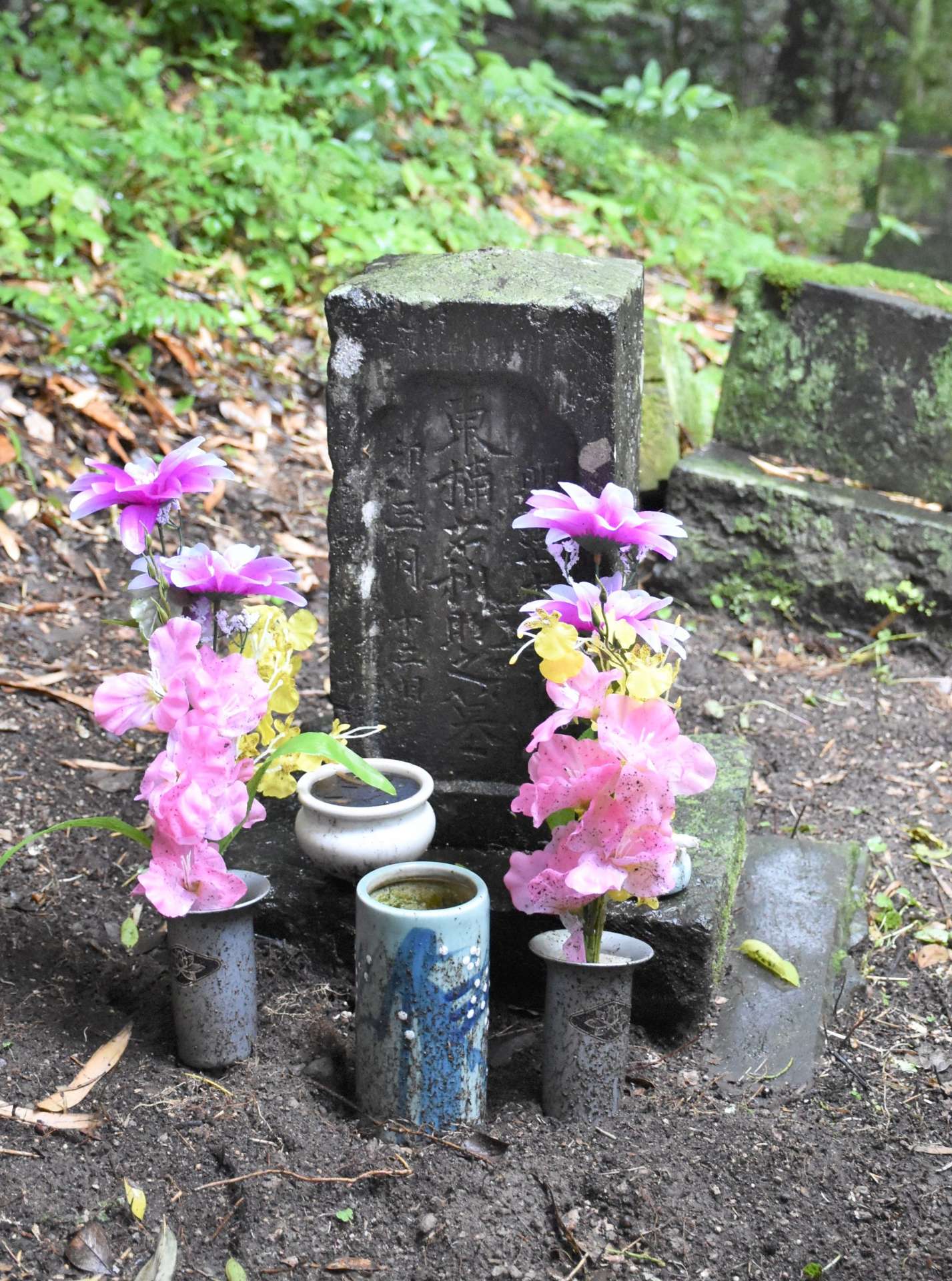 熊本県玉名市に残る加治木石で作られた薩軍兵「東楠薗利助」の墓