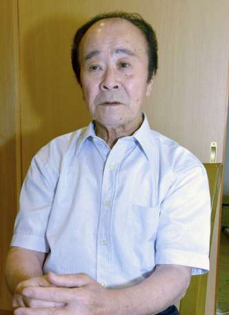 インタビューに答える市川健一さん＝４日、鹿屋市輝北