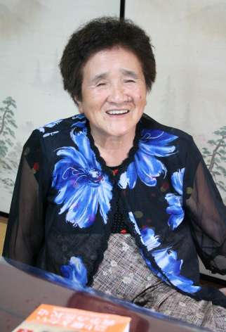「たくさんの水兵さんのおかげで九死に一生を得た」と話す森園静子さん＝鹿屋市串良町上小原
