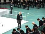 追悼の辞を述べ席に戻る尾辻秀久参院議長＝１５日、東京都千代田区の日本武道館
