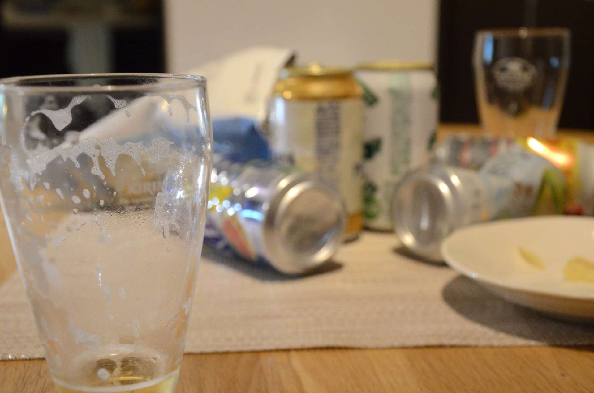 男は自宅で酒をあおってから、ファミリーレストランに向かった（写真と本文は関係ありません）