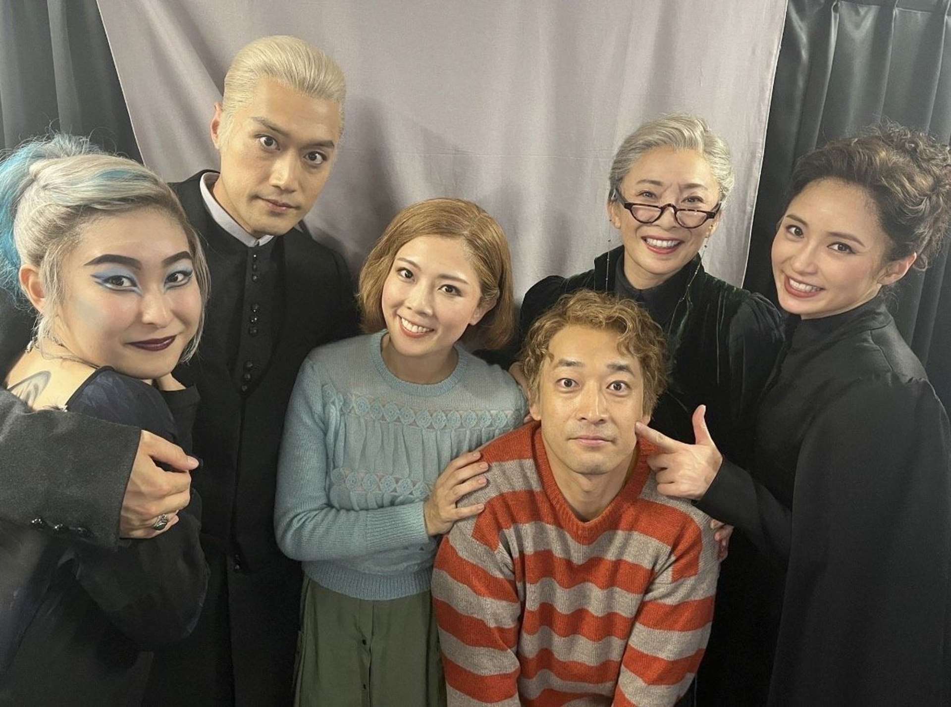 これから１年間、一緒に魔法世界を生きていく仲間たちと（左から4人目が迫田孝也さん）